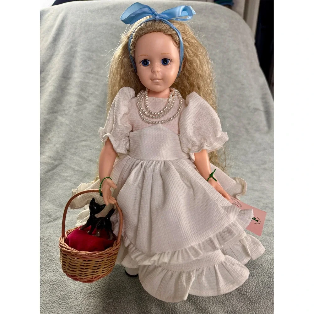 Robin Woods 1988 Alice Through the Looking‎ Glass Doll Favorite Friends Fantasy